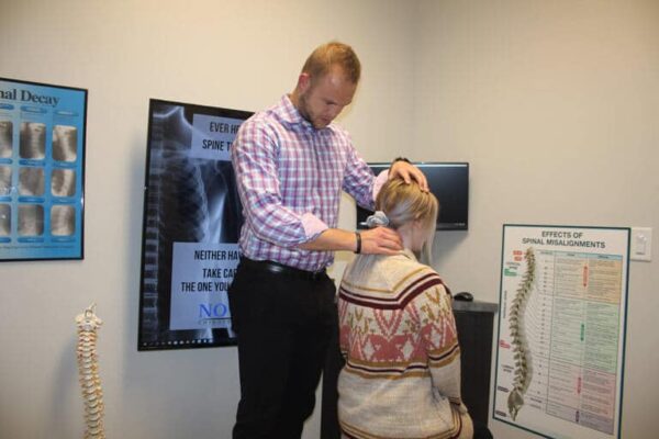 Dr.-Shane-Davidson-DC-doing-neck-adjustment-on-Patient